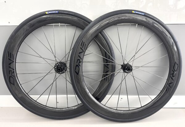 Elitewheels Drive Carbonspeichen 40D (± 1260g), 50D (±1300g), 65D (±1460g)